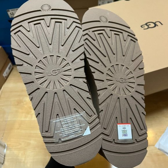 ugg classic dipper boots - Picture 3 of 7